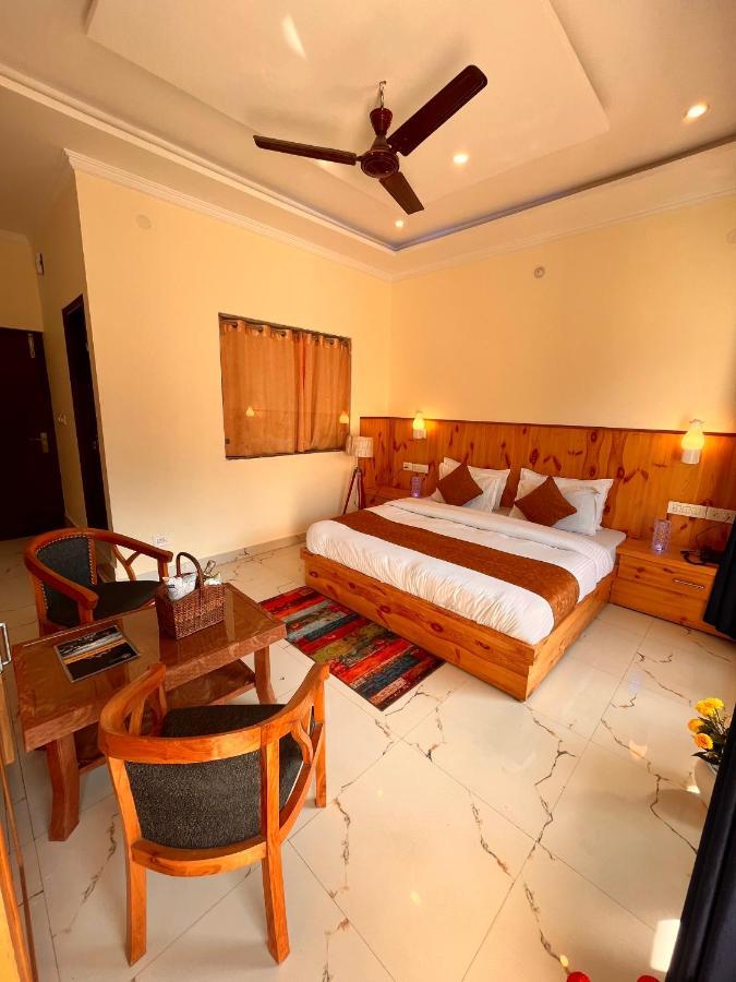 Sitara Resort, Scenic Mountain View Rooms With Balcony & Terrace ムスーリー エクステリア 写真